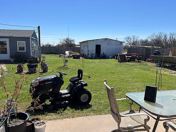 3rd image of 206 S 3rd St E