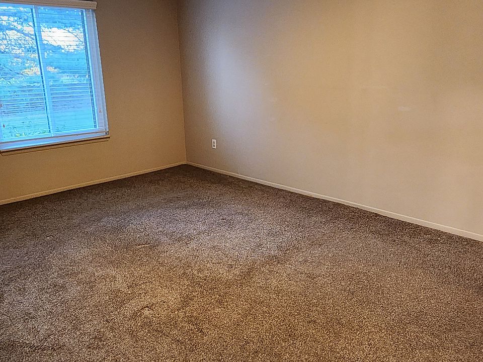 43448 Fountain Dr, photo 4
