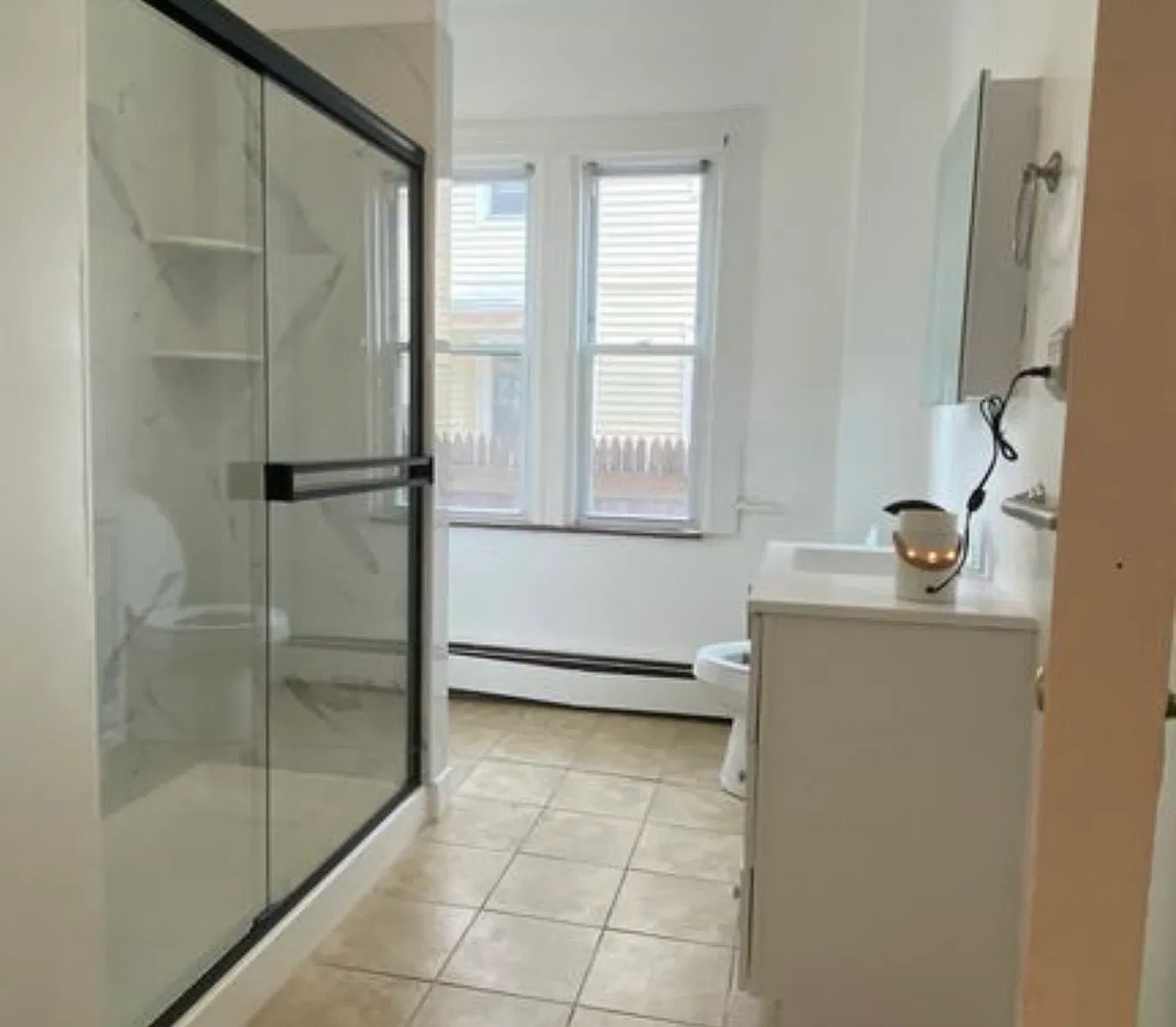 3 bed, 1100 sqft, $2,400 — Photo 3