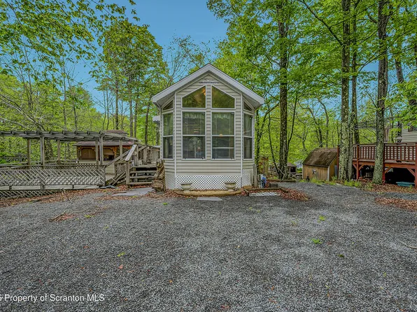 360 Broncbuster Trl, Gouldsboro, PA 18424