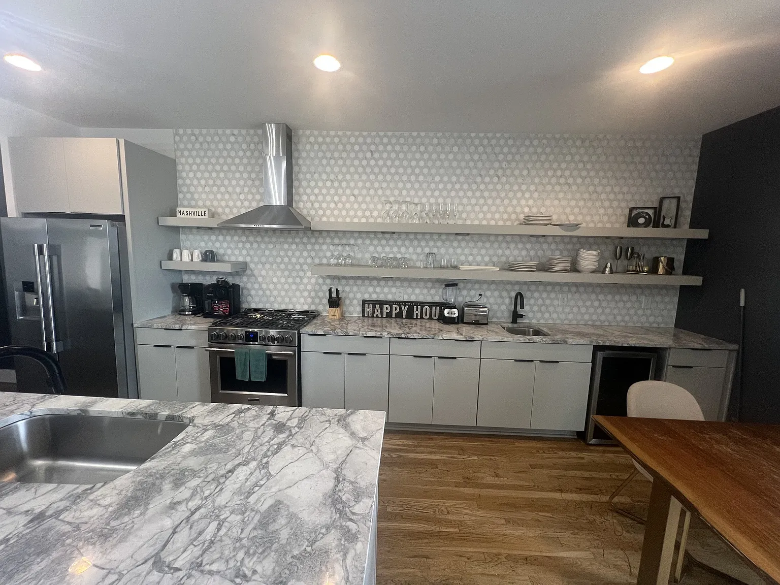 3 bed, 3.5 bath, 2100 sqft, $2,900 — Photo 3