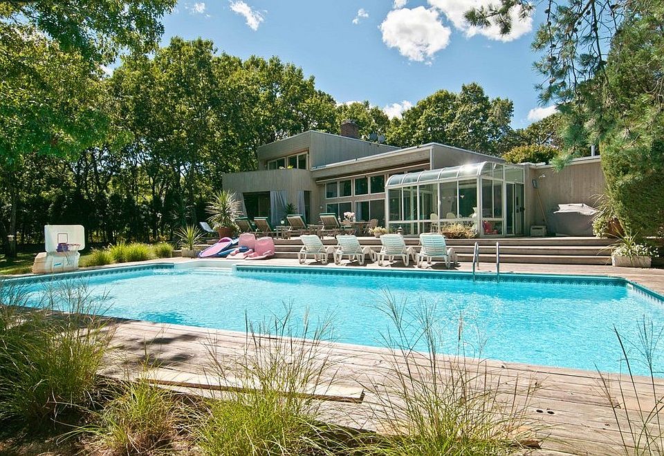 1st image of 33 Fox Hollow Dr