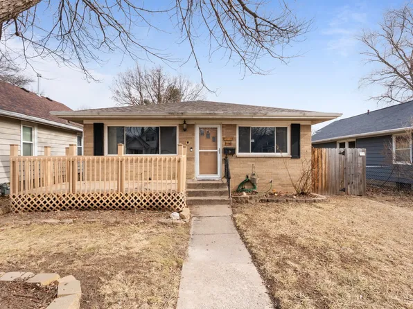 2350 31st St, Moline, IL 61265