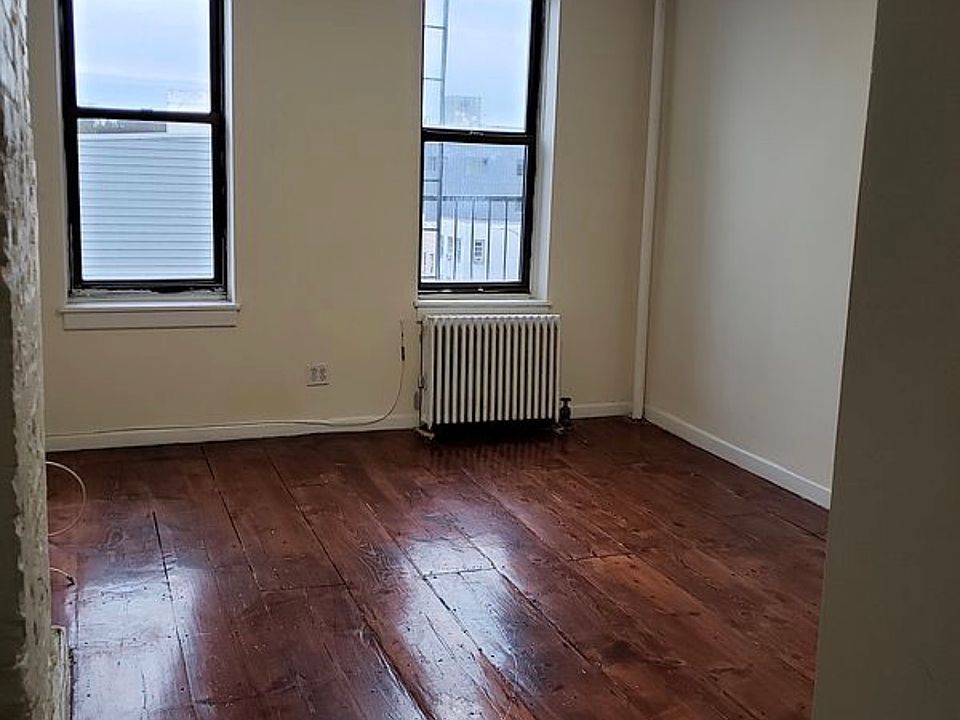 2nd image of 566 Lorimer St APT 4R