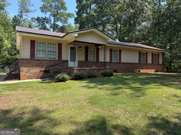 135 Woodland Dr, Gordon, GA 31031
