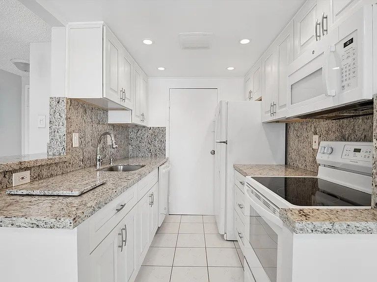 720 Orton Ave #607 — Photo 2