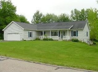 2270 Pondbrooke Dr, Hillsdale, MI 49242