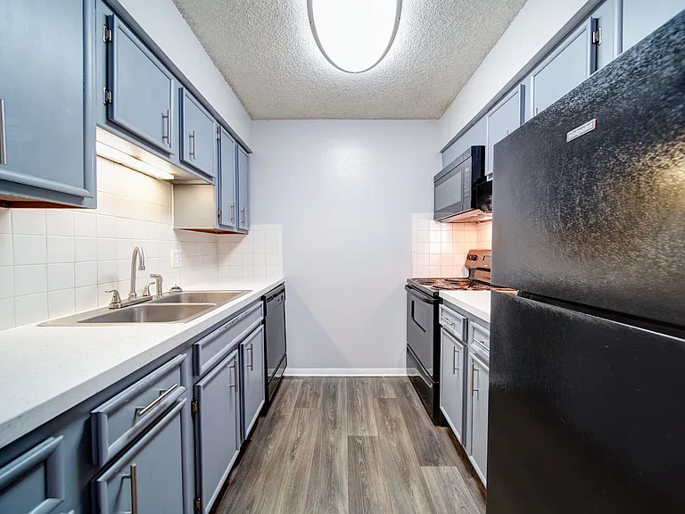 Tara Hills Apartments — Photo 3