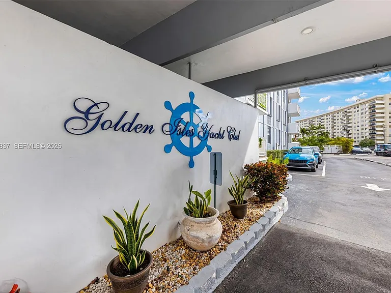 430 Golden Isles Dr #707 — Photo 14