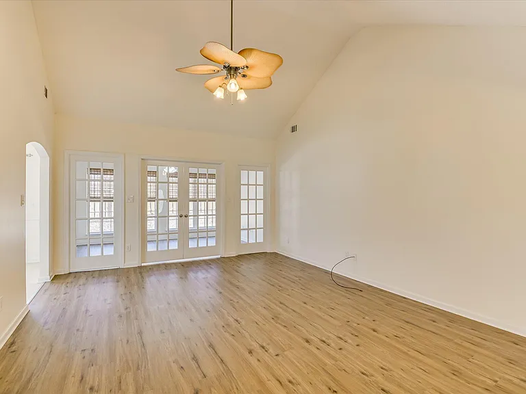 443 Surrey Park Dr SE — Photo 7