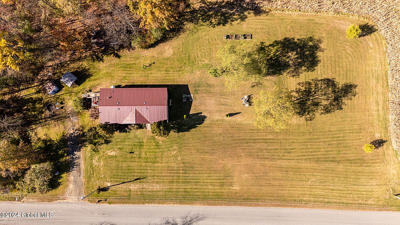 5th image of 416 New Swamp Road