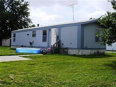 1st image of 902 6th Ave E