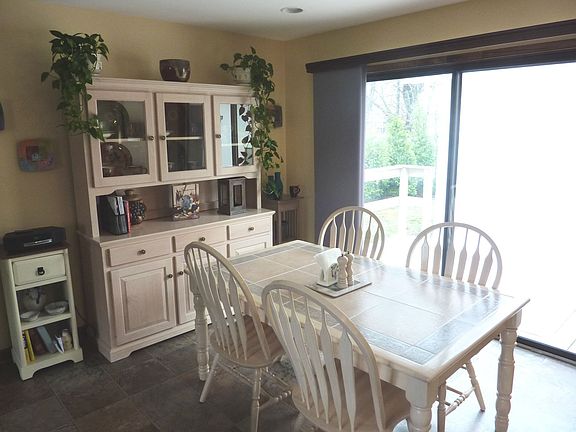 Breakfast/Dining Room