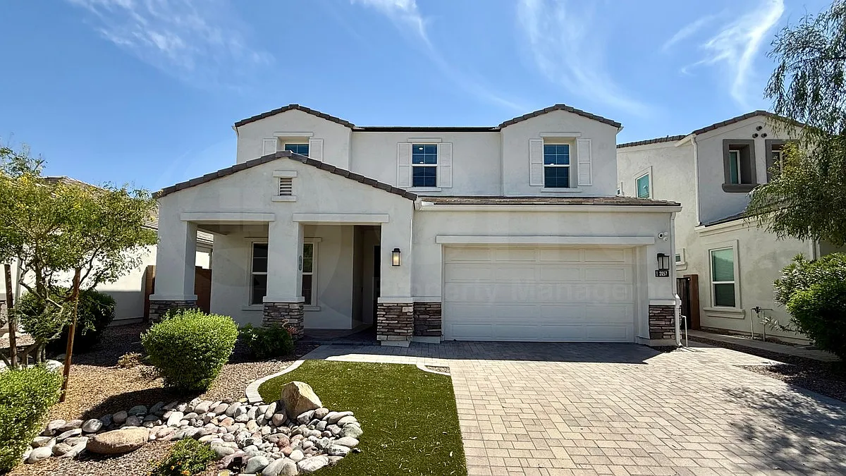 5 bed, 3.5 bath, 3311 sqft, $3,999 — Photo 1