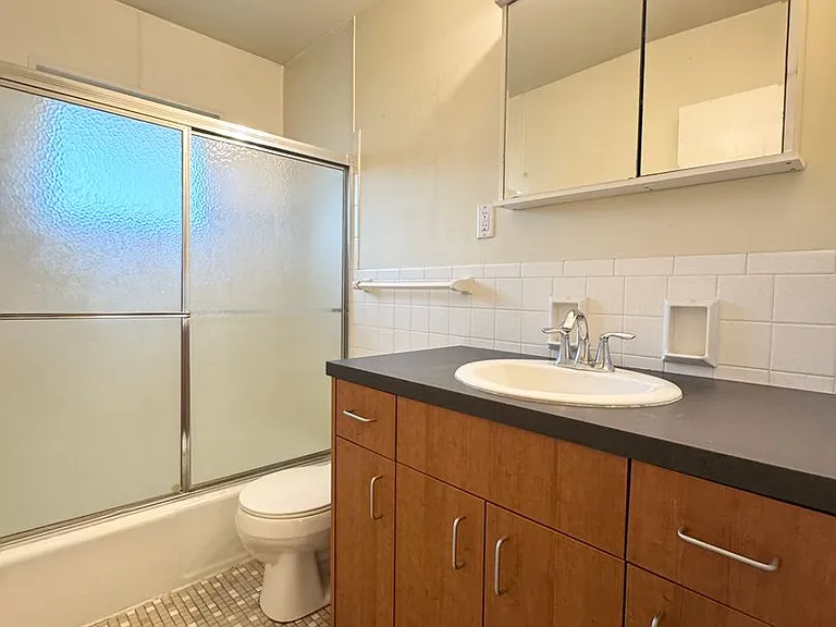 4802 Underwood Ave — Photo 5