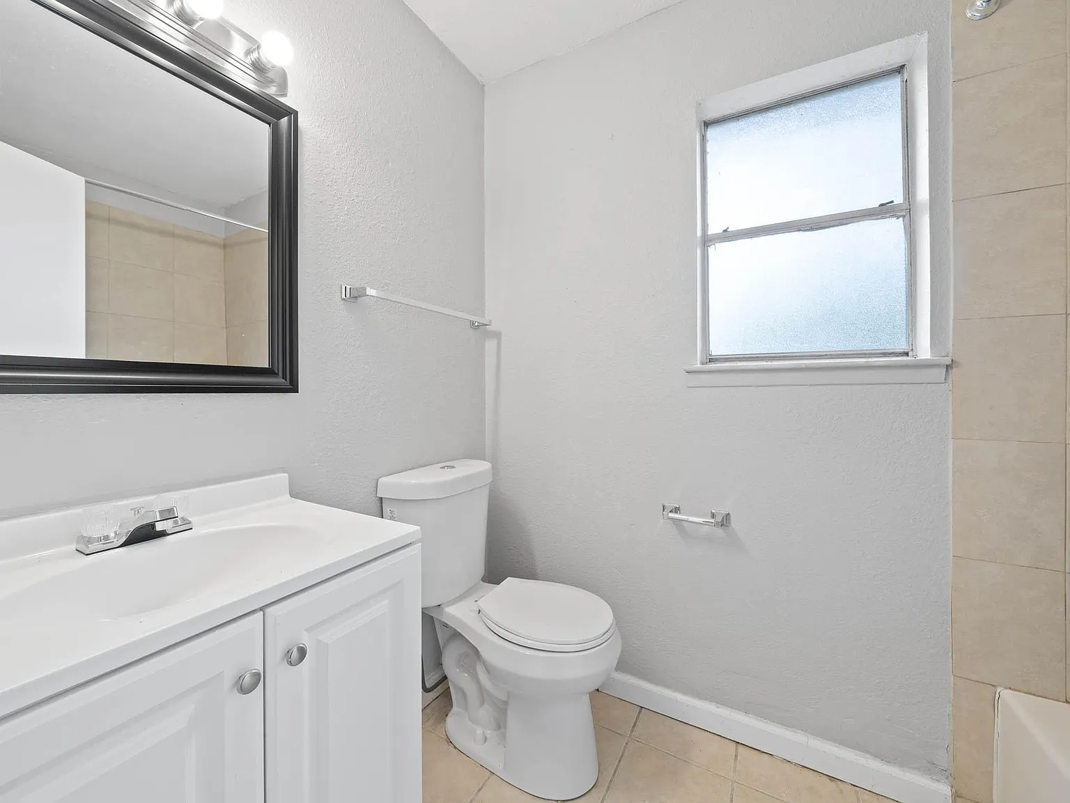 4 bed, 2.0 bath, 1255 sqft, $689 — Photo 2