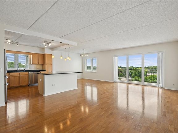 2nd image of 5555 N Cumberland Ave Unit 710