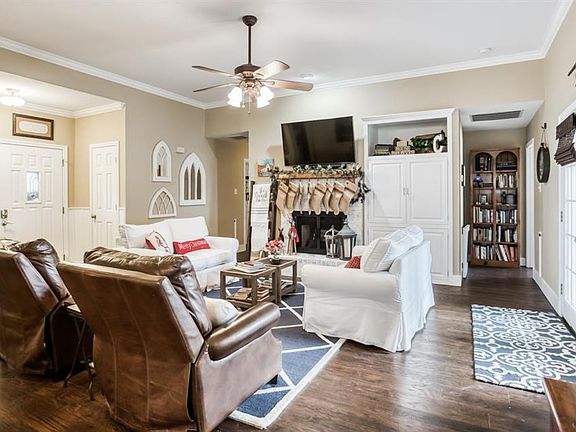 4th image of 8660 Woodstream Dr