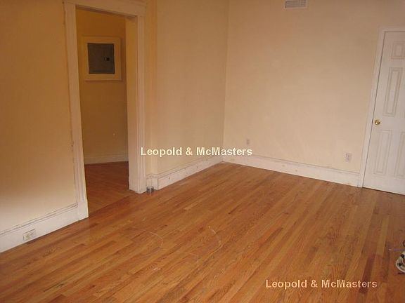 3rd image of 68 Egmont St APT 2B