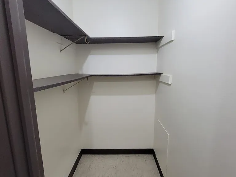 Canterbury Court Apartments — Photo 17