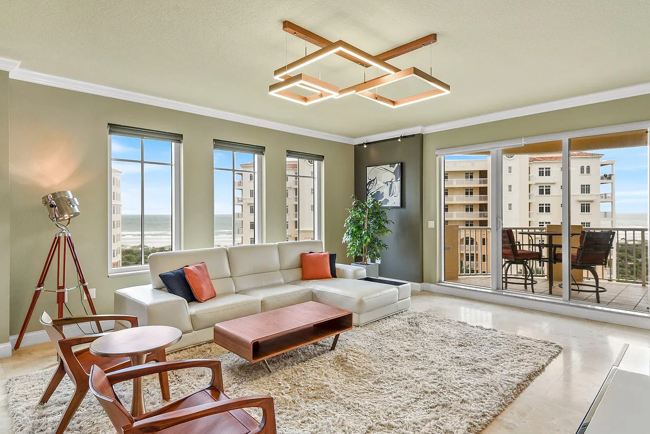 3 bed, 2110 sqft, $4,400 — Photo 1