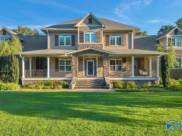 5629 Spring Creek Dr, Guntersville, AL 35976