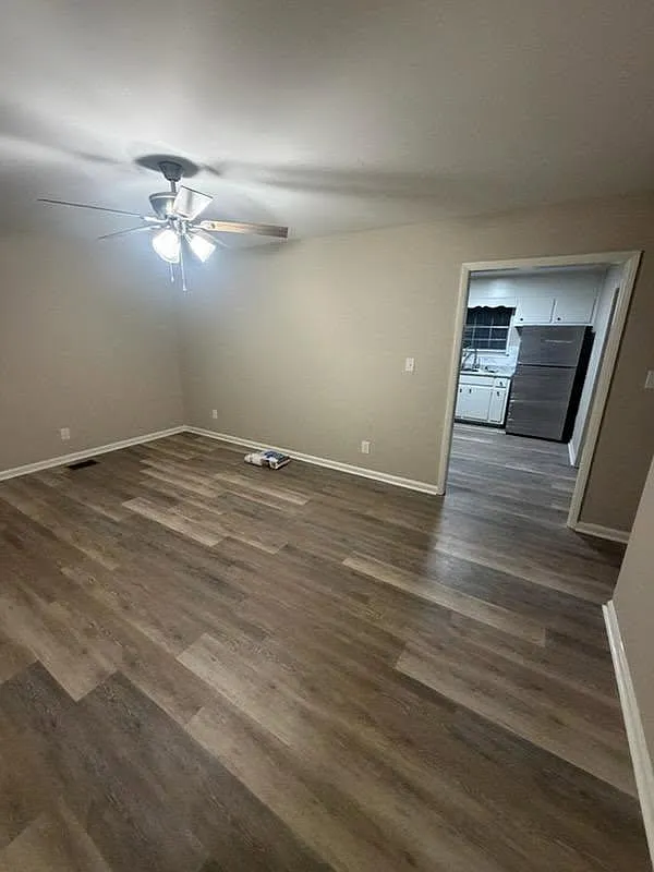 3 bed, 1.5 bath, 1149 sqft, $1,300 — Photo 3
