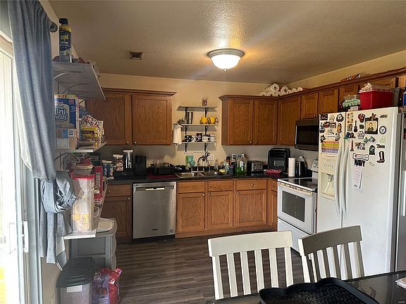 5th image of 105 McClard St