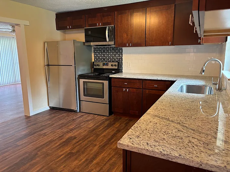 408 Maple St — Photo 5