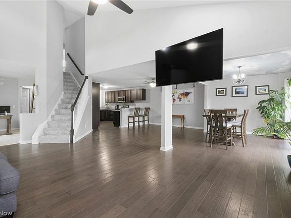 2nd image of 807 Wildberry Cir