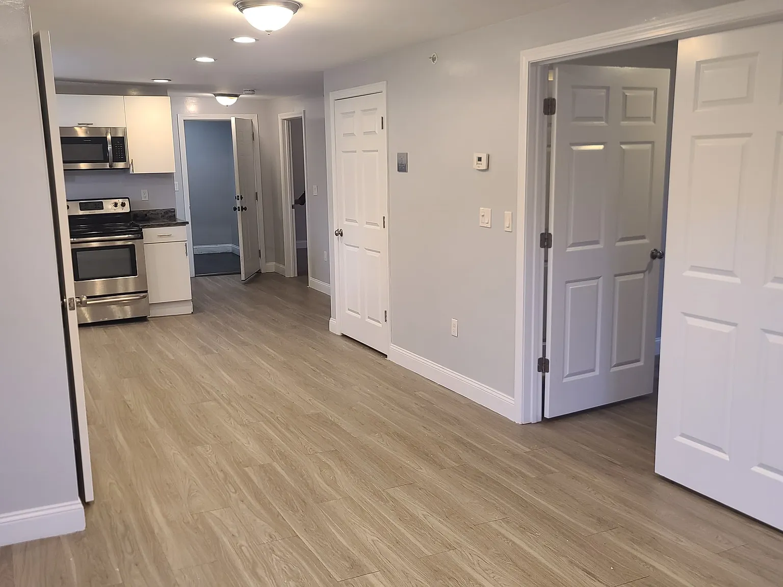 3 bed, 1100 sqft, $2,400 — Photo 3