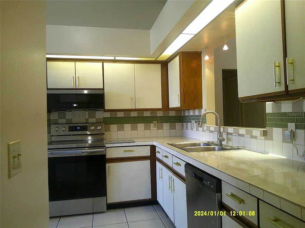 3 bed, 2.0 bath, 1463 sqft, $2,200 — Photo 4