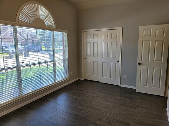 5th image of 2207 Cambridge Dale Ct