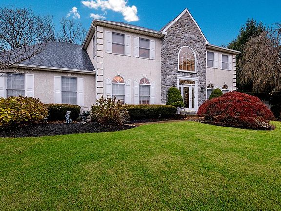 2nd image of 15 Lori Ln