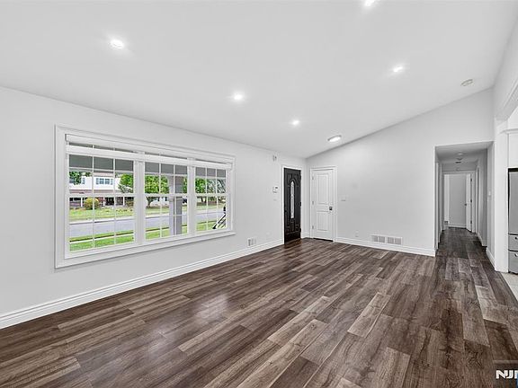 5th image of 436 Ruckman Rd
