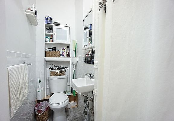 5th image of 330 W 43rd St APT 4