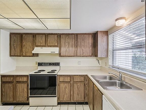 4th image of 452 Boxwood Ct