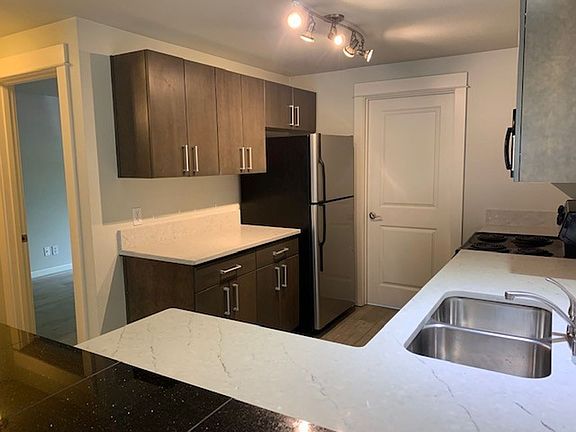 5th image of 740 Kirkland Cir APT E204