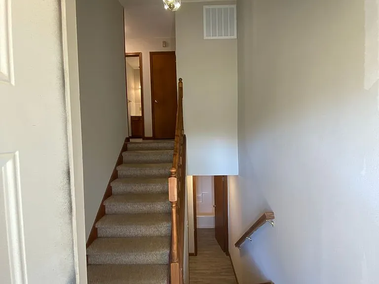 906 Flanders Ln NW — Photo 2