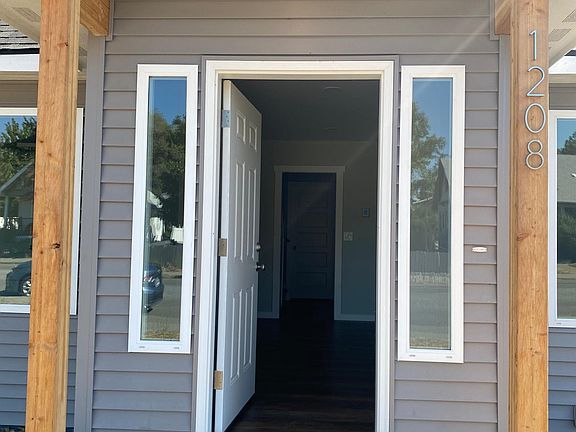3rd image of 1208 E Illinois Ave