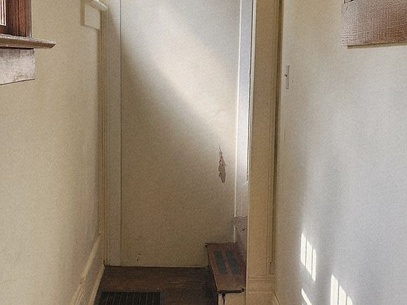 4th image of 213.5 E Jackson St #213.5