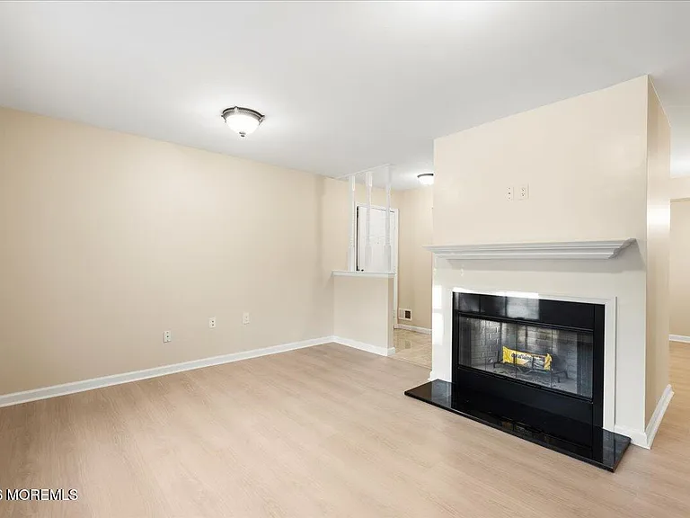 203 Wellington Pl — Photo 9