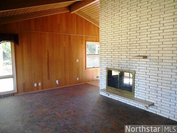 5th image of 2718 County Road F E