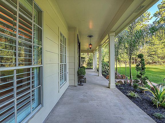 3rd image of 10819 Lake Windcrest
