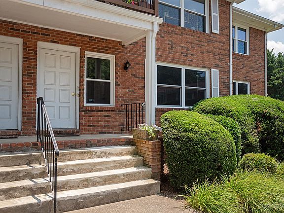 2nd image of 27 Capri Ln APT 13D