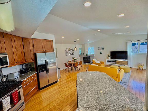 3rd image of 21 Nob Hill Rd