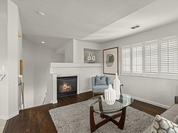 4th image of 351 Oleander Dr