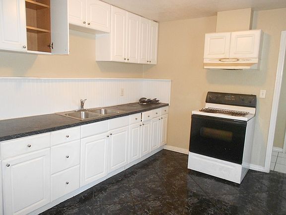4th image of 3048 19th Ave S