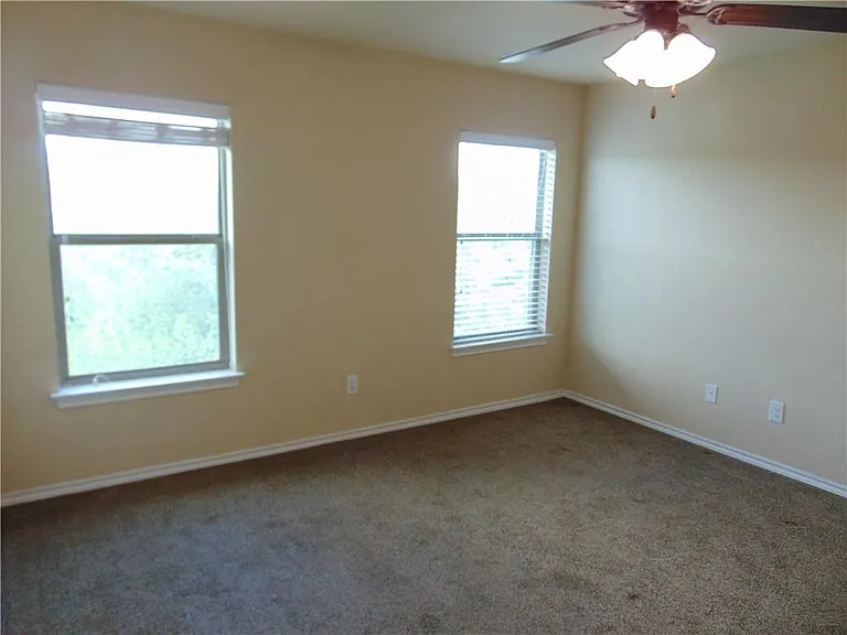 185 Creekside Villa Dr — Photo 7
