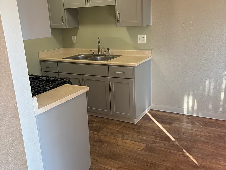 Lincoln Village Apartments — Photo 6